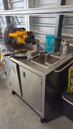 Stainless portable prep table and sink