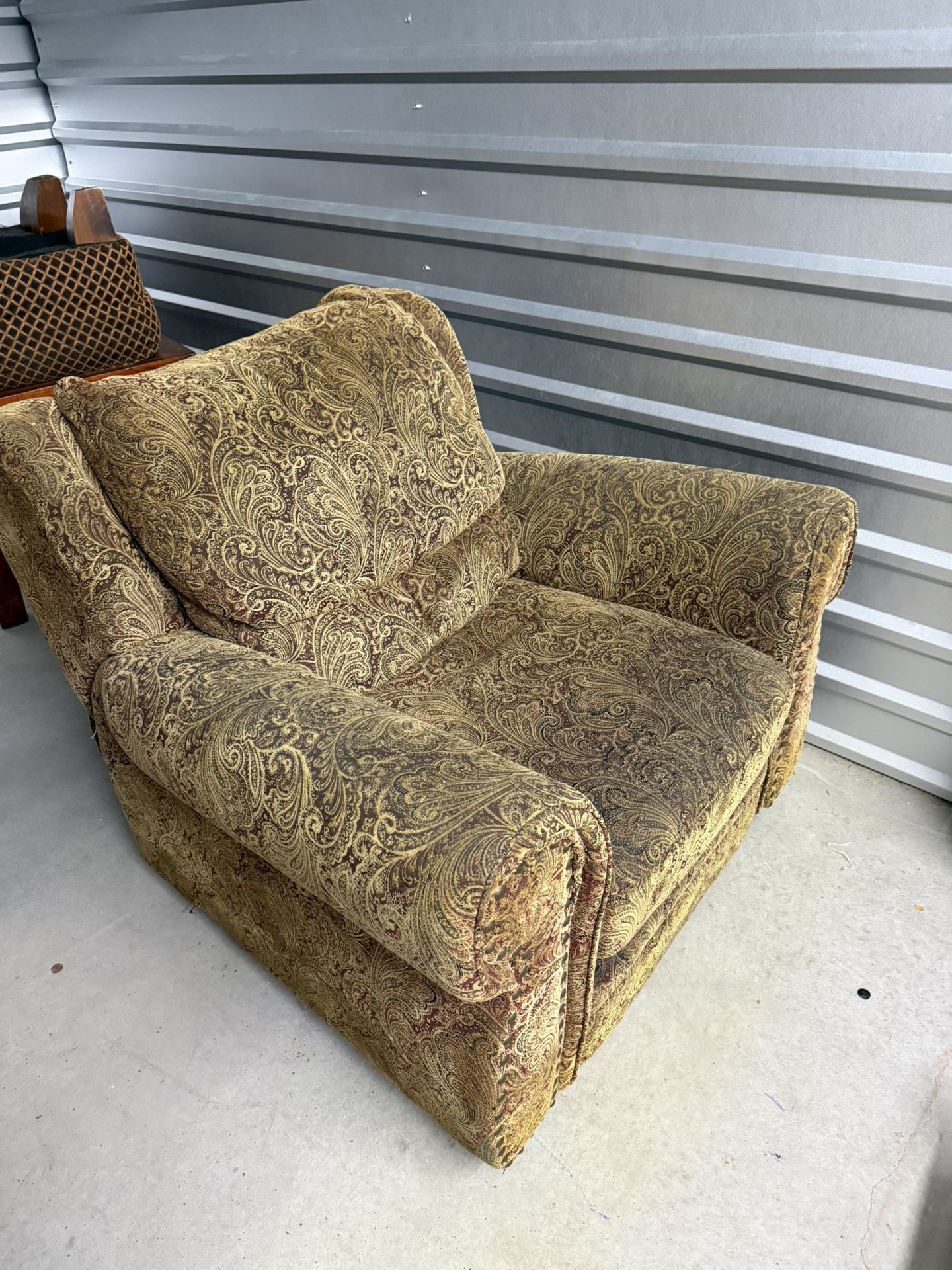 Vintage Recliner Chair w/ Vintage Style Stool (FREE DELIVERY)