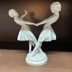 Vintage Germany Hutschenreuther Porcelain Figurine Reigenspeil Round Dance 8.5"