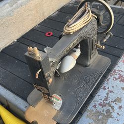SEWING MACHINE ANTIQUE ( WHITE ROTARY)