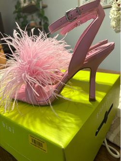 Gianni Bini Neela square toe feather heels in Rue Pink - size 7.5