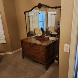 antique dresser and mirror set