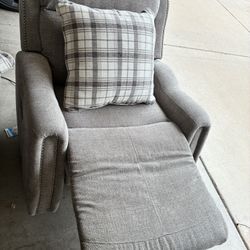  Broyhill Sofa & Recliner - Almost New!