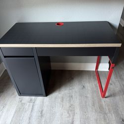 MICKE IKEA Desk