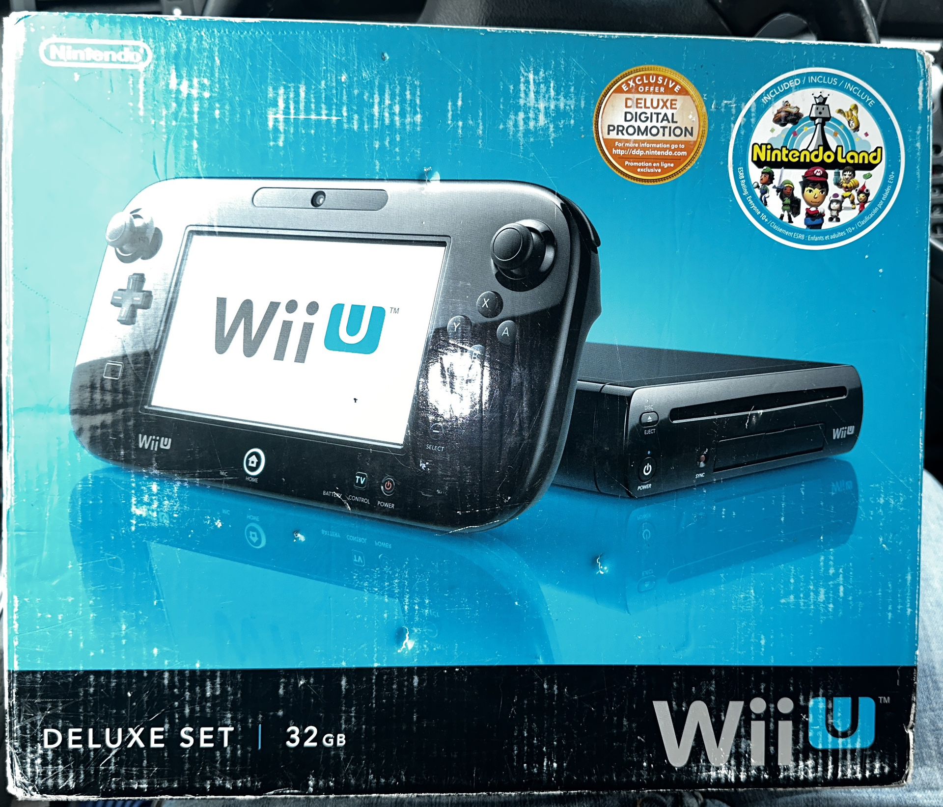 Brand New Wii U Deluxe Set 32 Gig  w/ Nintendo Land 