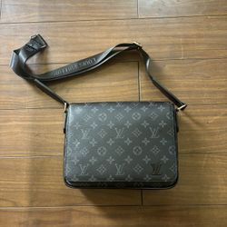 Louis Vuitton Messenger Bag