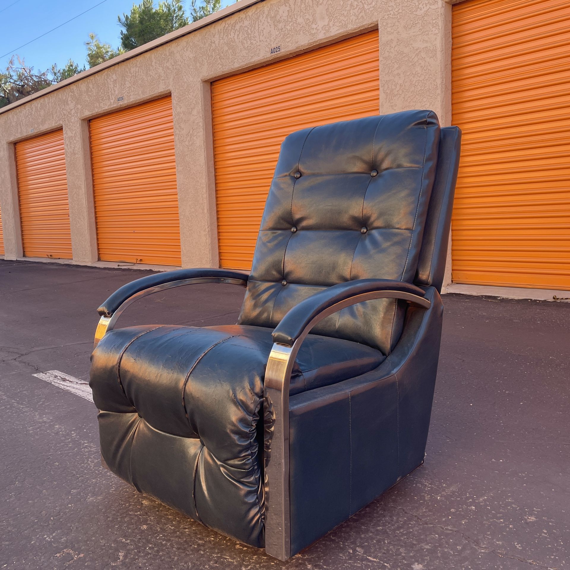 Retro LaZBoy Recliner for Sale in Mesa, AZ OfferUp