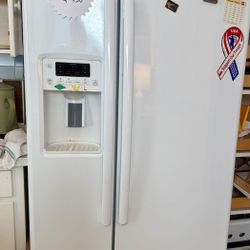 Side By Side Refrigerator With Ice Maker