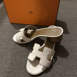 Hermes $1225 Oran Sandals with box 38.5 fits 7 1/2