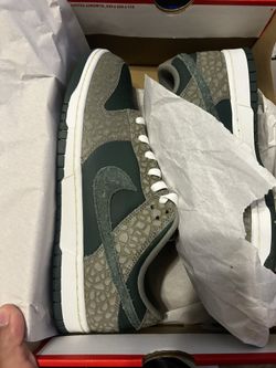 Nike dunk low prm urban size 11.5 DS new