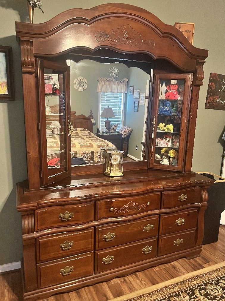 BEDROOM SET