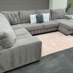 Huge Light Grey Sectional Couch Sofa From Ashley Furniture In Excellent Condition - FREE DELIVERY 🚛