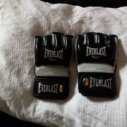 "NEW" Everlast EverCool Kick Boxing Gloves Sz. M/L