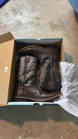 Magellan outdoors boots size 13