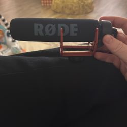RØDE VideoMicro -Compact On-Camera Shotgun MicrophoRecording Audio Camera Mount