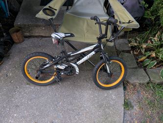 Mongoose kids bike with pegs
