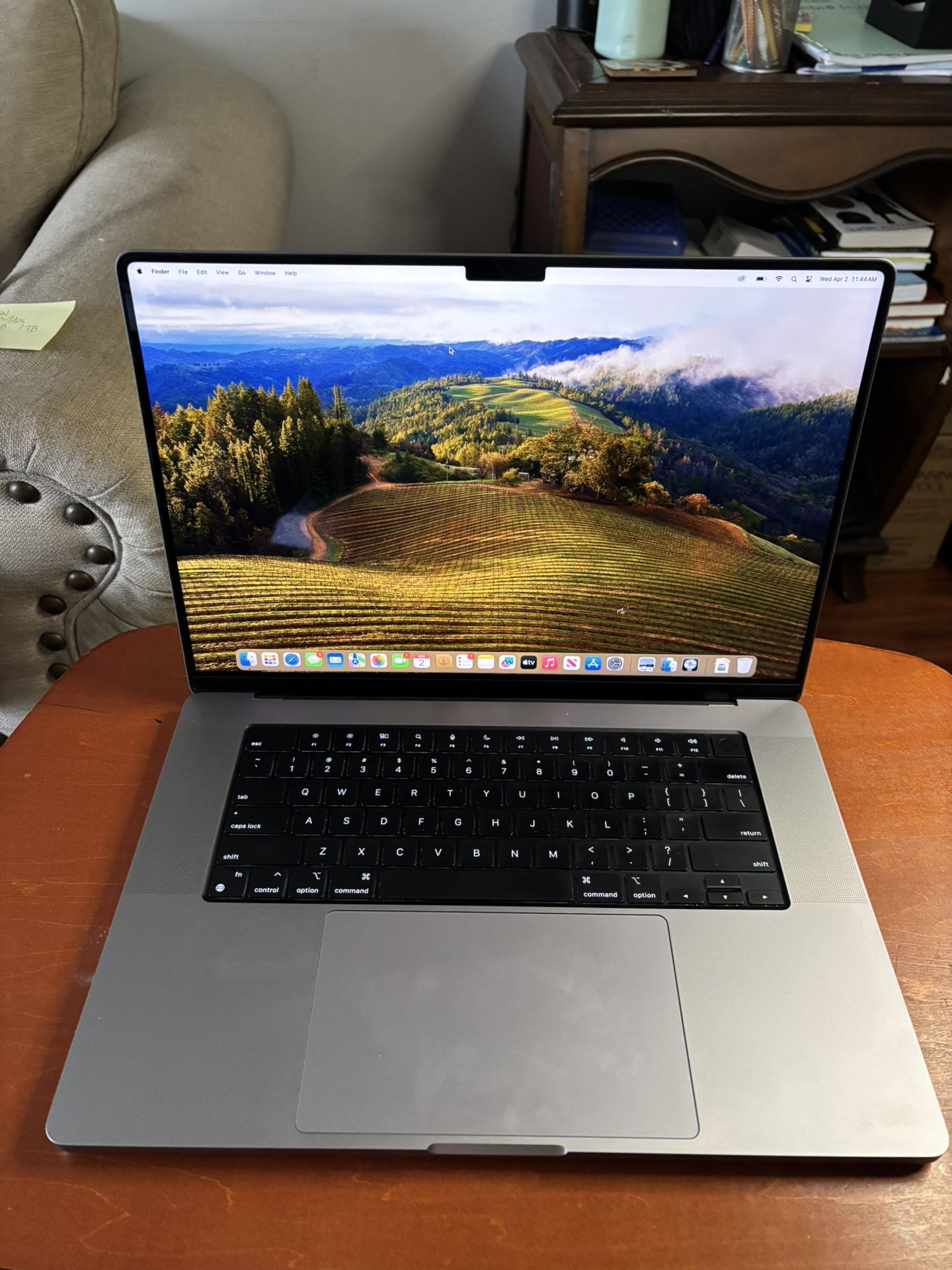 2021 MACBOOK PRO 16 INCH 32GB M1 MAX 32 CORE 1TB SSD BATTERY COUNT 141 FOR MUSIC & VIDEO EDITING