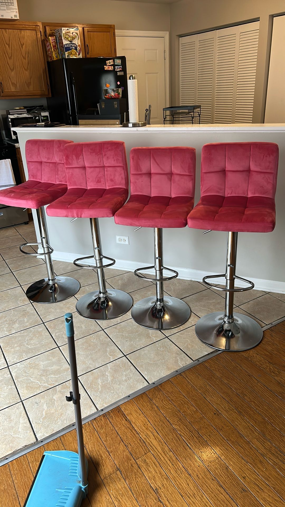 Pink Bar Stools Set Of (4)