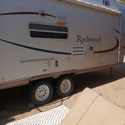 2005 Rockwood 5th Wheel Trailor 
