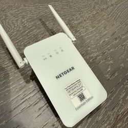 NETGEAR PowerLINE WiFi Essentials Edition Access Point W/  Adapter