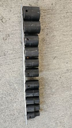 Snap on socket
