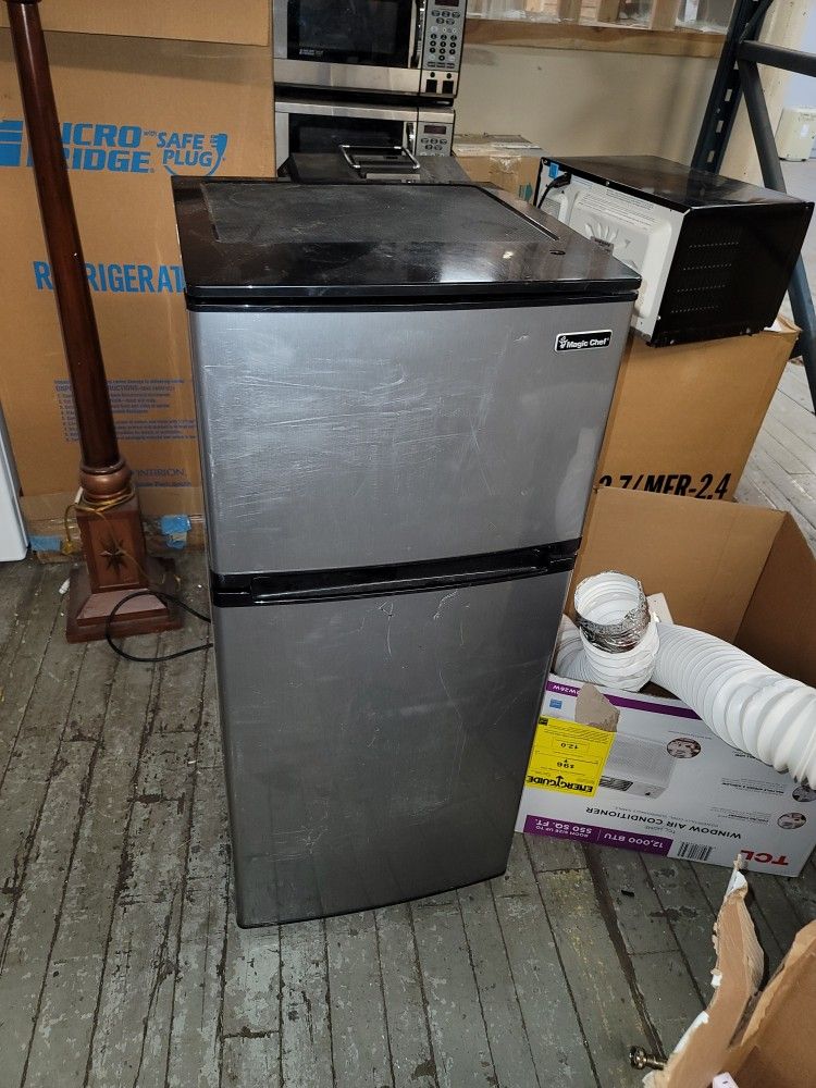5.1 Cu.ft Refrigerator With Freezer On Top