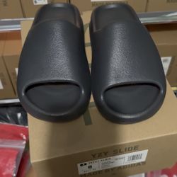 Adida Yeezy Slides