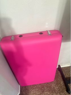 Pink Massage/Lash table