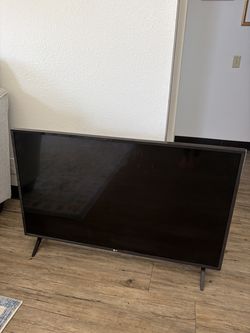 LG 43 inch 4K Ultra HD smart LED TV with remote