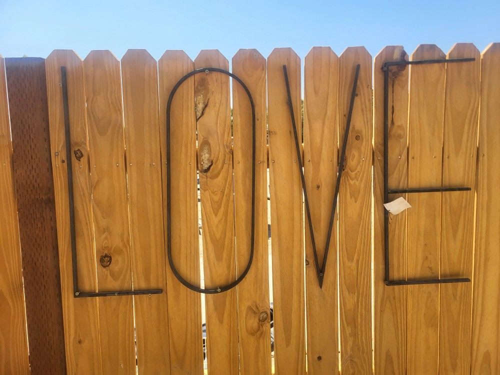 Metal Lettering LOVE 24x9