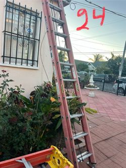Escalera de 24 pies de fibra Perfectas, condiciones muy barata,