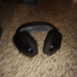 G733 Logitech Lightspeed Wireless RGB Gaming Headset .Brand New In Box With Charger
