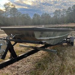 12 foot john boat 1200 Obo/trades