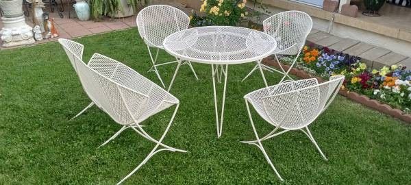 Salterini Table,Chairs and Bench Set Orange Slice Clamshell Authentic mcm mid century modern.

Table,3 chairs,1 bench
Authentic set from the original 