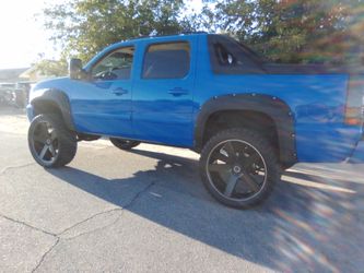 07 Chevy Avalanche 15k/trade