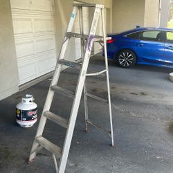 Aluminum 6ft Ladder In Good Working Shape 