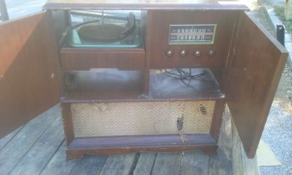 Vintage Westinghouse radio in stereo system