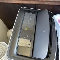 PORTABLE AC UNIT IN GREAT CONDITION WITH REMOTE 