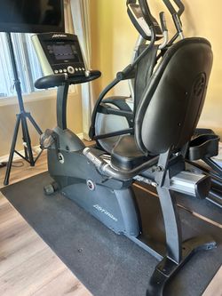 Life Fitness Gym Quality Recumbent Bike - Delivery Available