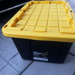 Project Source Shop the Collection Commander Large 27 -Gallons (108 -Quarts) Black and Yellow Heavy Duty Stackable Tote with..