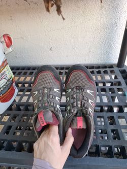 Salmon Trail running shoes size 8
