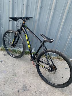 Adult Hiland mountain bike