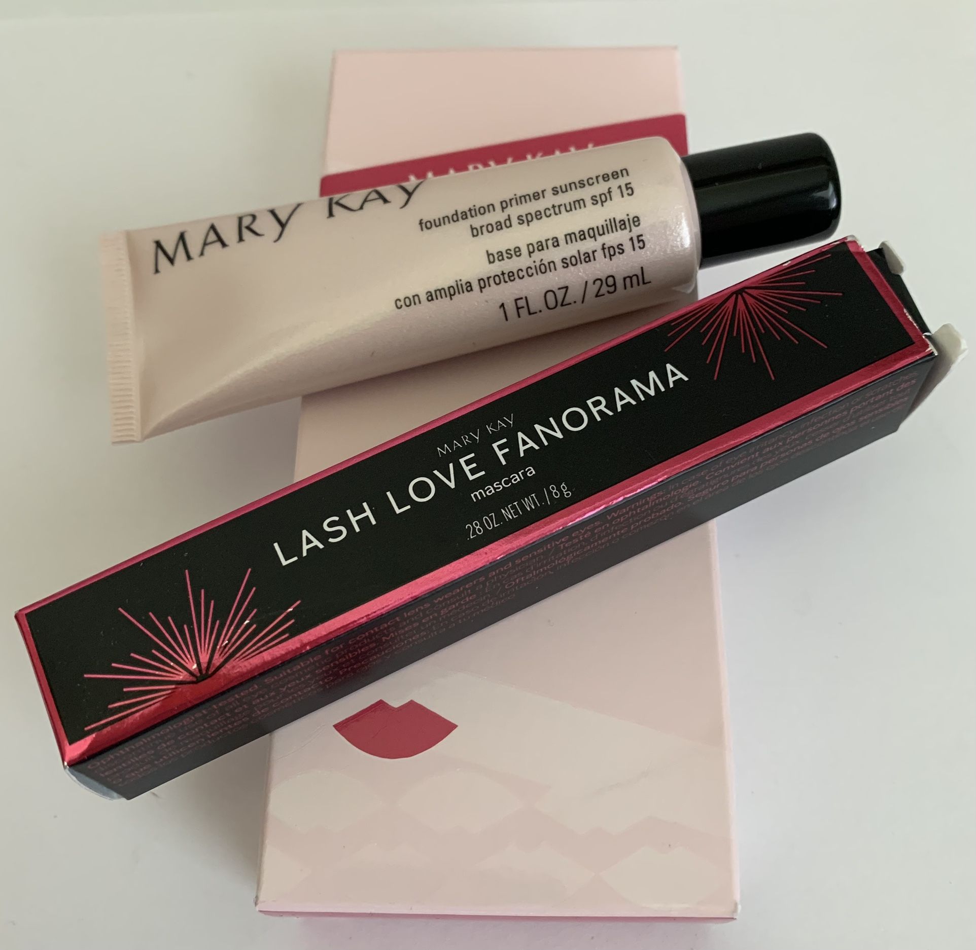MK. Kit Foundation Primer Sunscreen SPF 15, Mascara Lash Love Gano rama and Lip Kit.