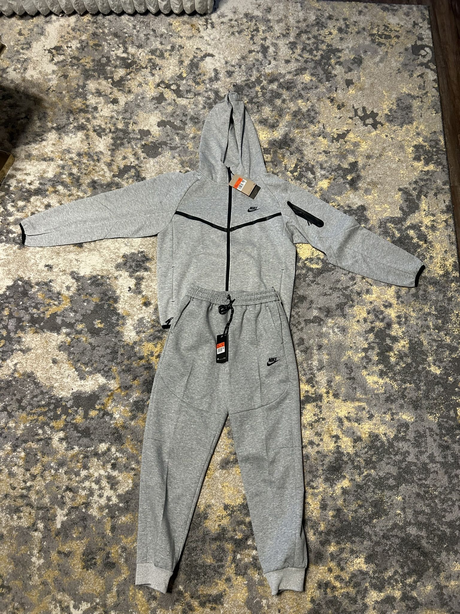 Super clean grey Nike Tech Fleece set, hoodie and joggers included.
