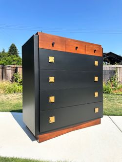 Vintage Midcentury Modern 7 Drawer Dresser- Refinished!