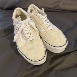 Woman’s Vans Platform