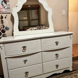  Girl Exquisite Ashley furniture. Mirror/Dresser; Complimentary:Nightstand, Twin Bed/ Couch 