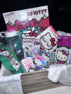Hello Kitty Baskets
