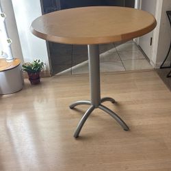 Round Table 30inH x 30in W Diameter 