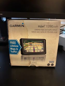 Garmin nüvi 1390LMT GPS Navigation w/ Lifetime Maps & Traffic